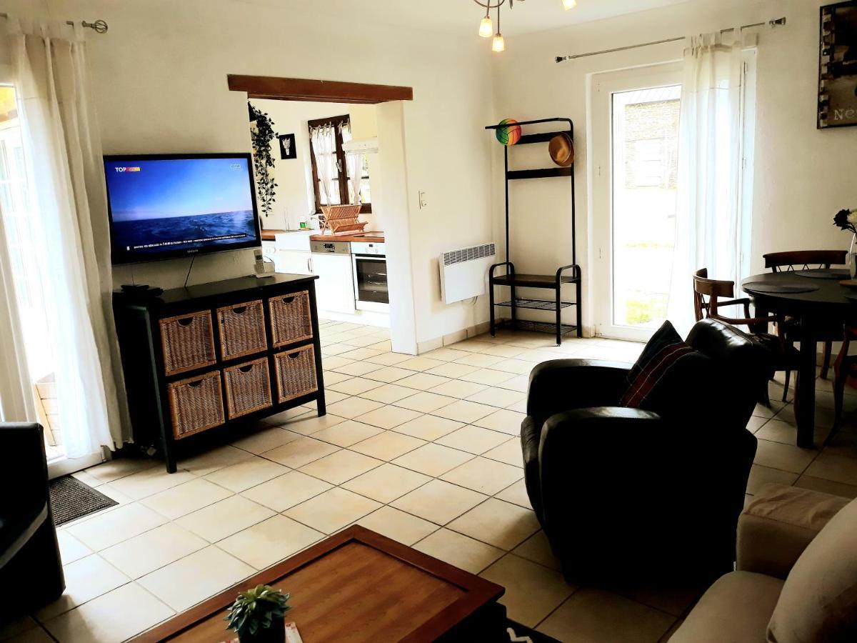 Gite Du Manoir Des Haies Villa Les Champs-Geraux Luaran gambar